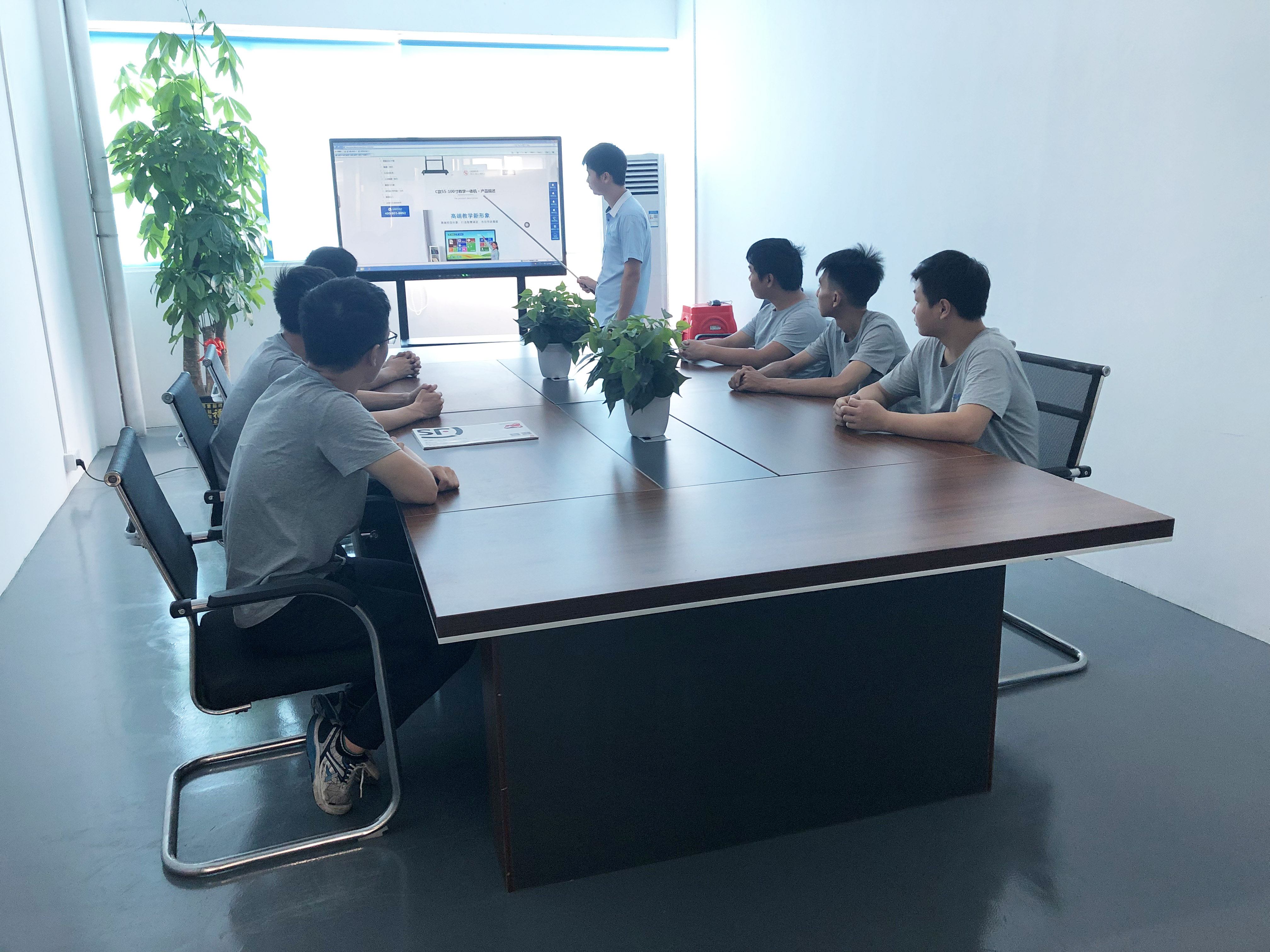 國內直播市場引領觸摸一體機行業風潮